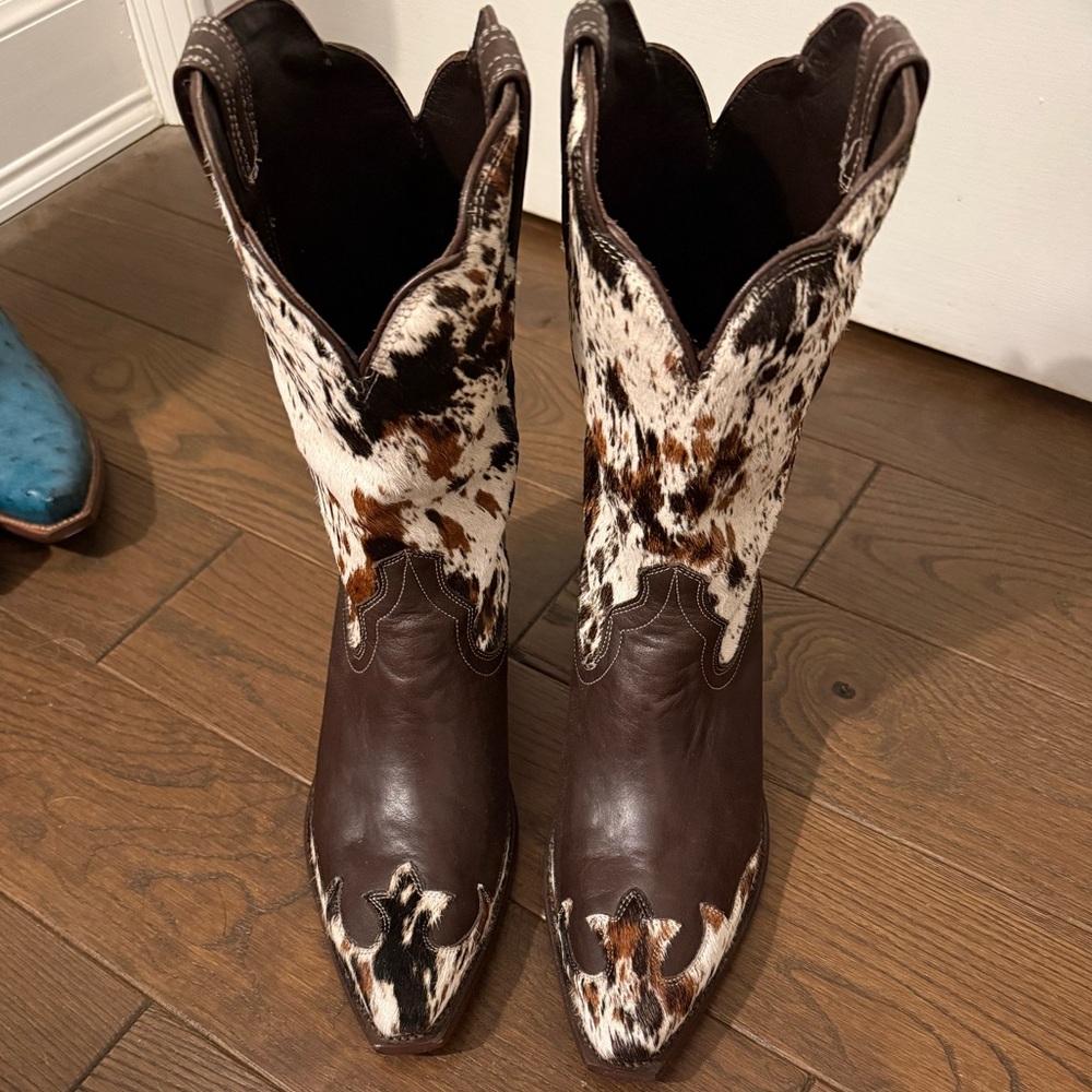 SOLD ❌❌Brand new Tecovas Sadie Hair on Hide